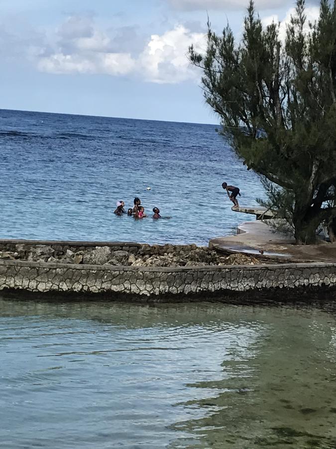 Alexanders Penthouse On The Beach Ocho Rios Esterno foto