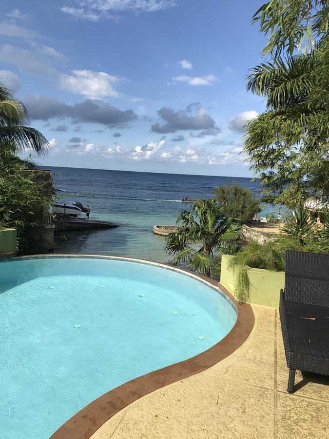 Alexanders Penthouse On The Beach Ocho Rios Esterno foto